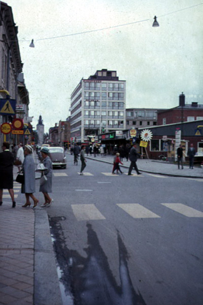skelleftea-nygatan-med-gewes-1964